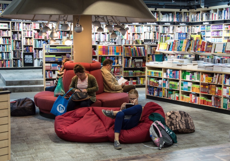 vente-ST PAUL EN FORET-min_books_bookstore_book_reader_readers_reading_shop_sale_books-849006
