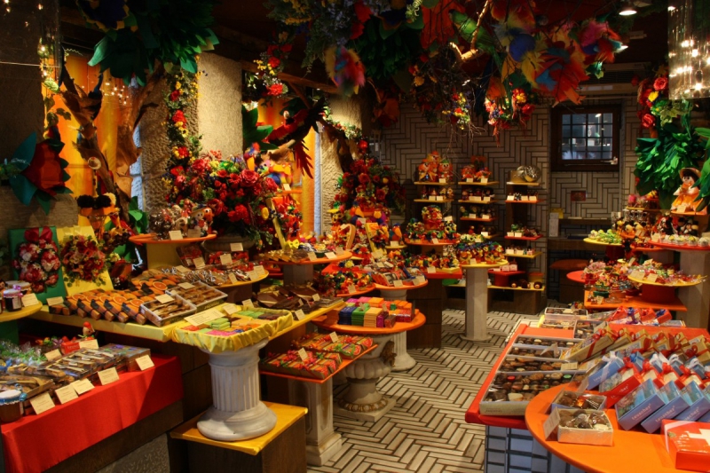 vente-ST PAUL EN FORET-min_candy_store_chocolate_shop_chocolate_switzerland-393515